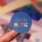 Fünf runde Sticker mit Affirmationen
