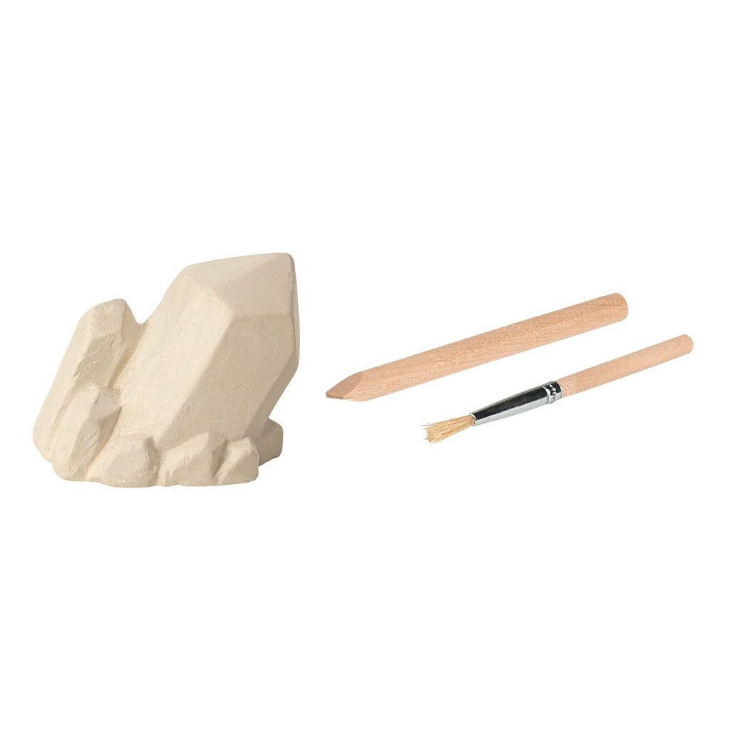 Gipsblock mit Holzmeißel und Pinsel