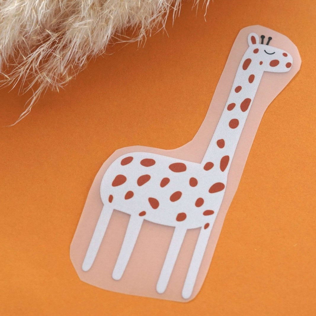 Ausgeschnittenes Giraffen-Bügelbild auf Orange