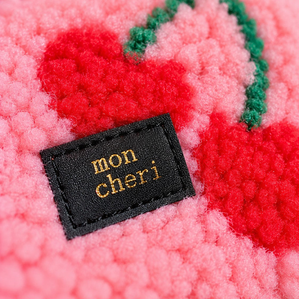 Label mon cheri mit Kirschen im Detail