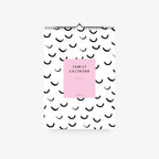 Familienkalender mit schwarzem Bogenmuster und rosa Titelfeld