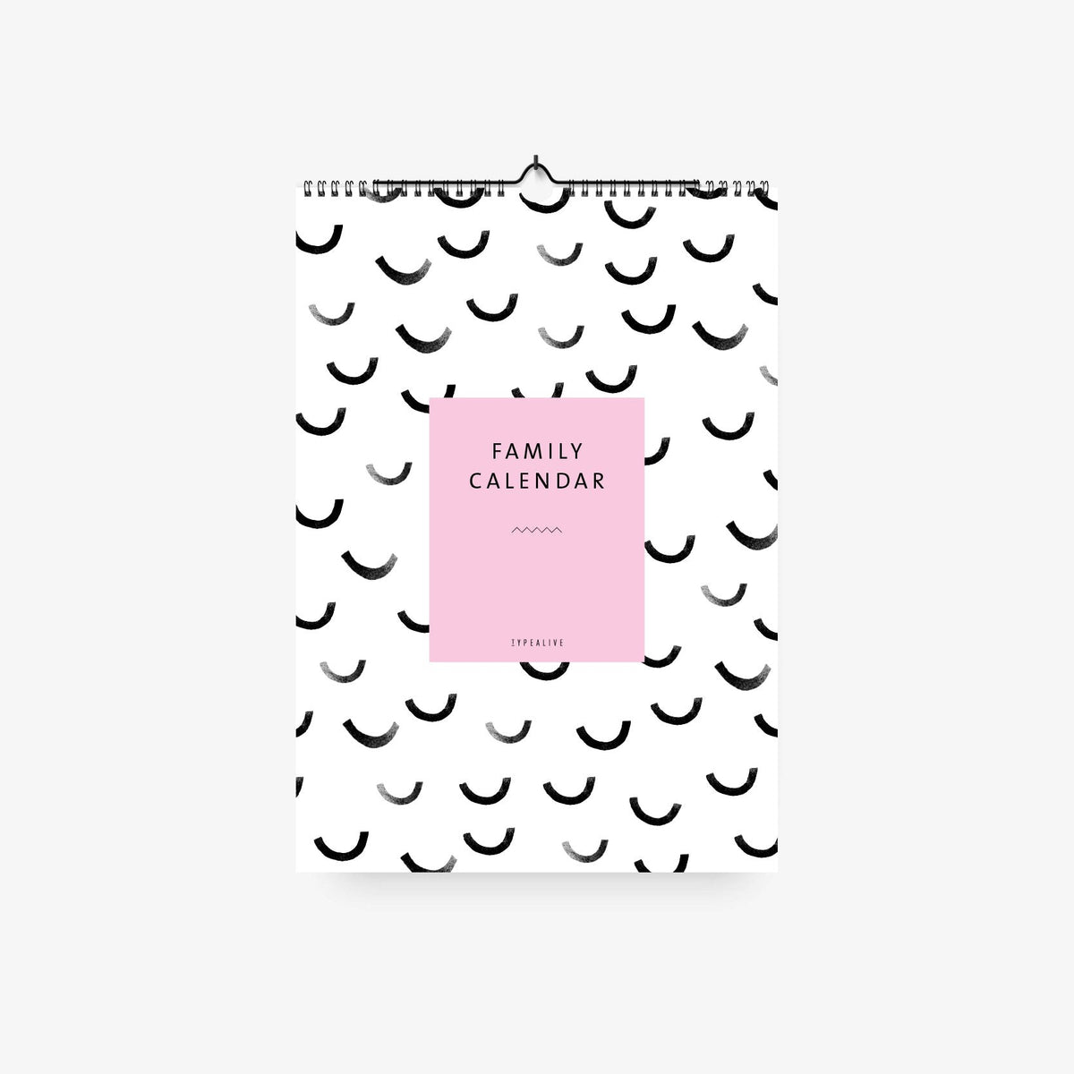 Familienkalender mit schwarzem Bogenmuster und rosa Titelfeld