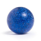 Blauer Glitzerflummi, freigestellt