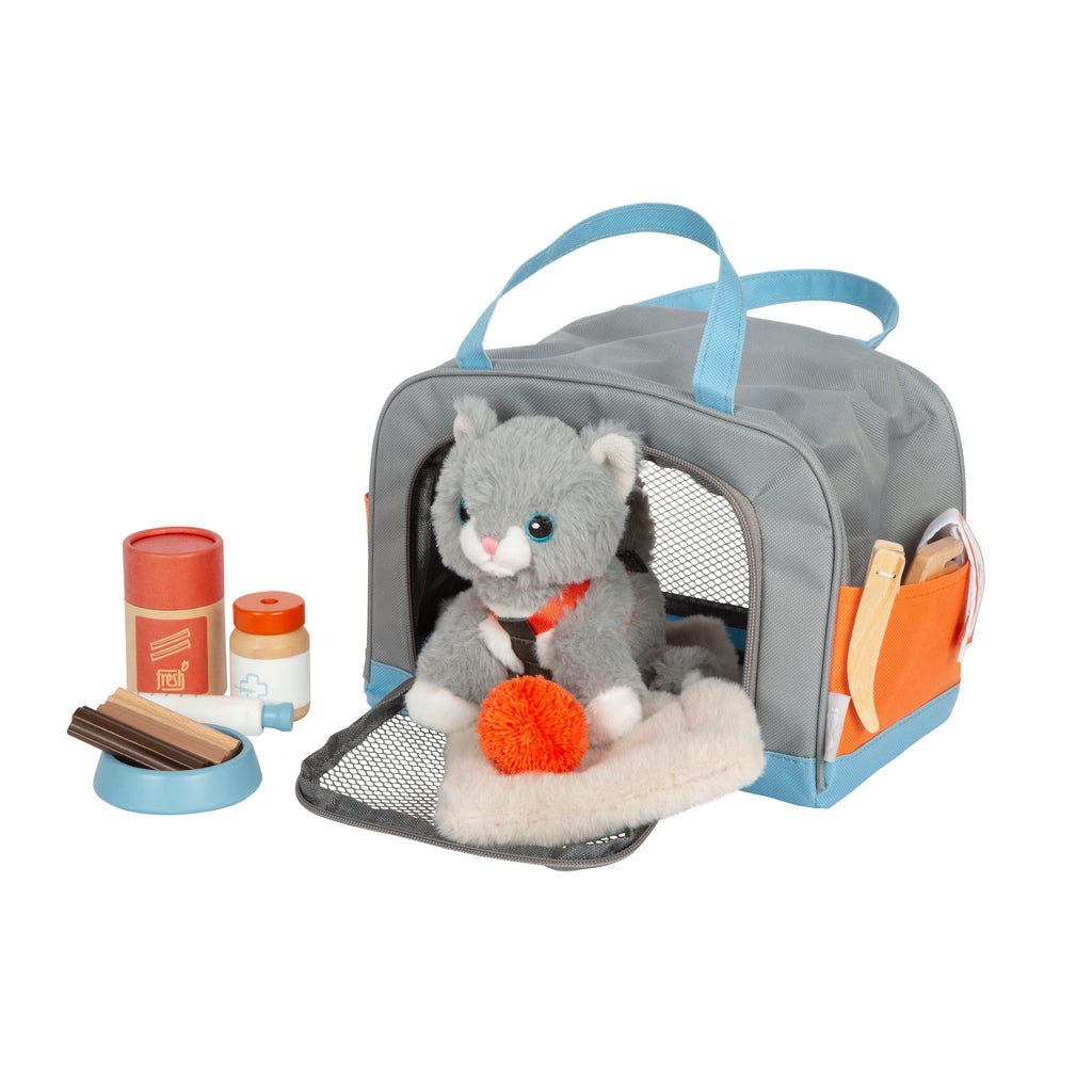 Tragetasche mit Katze, Fellkissen und Pflege-Zubehör