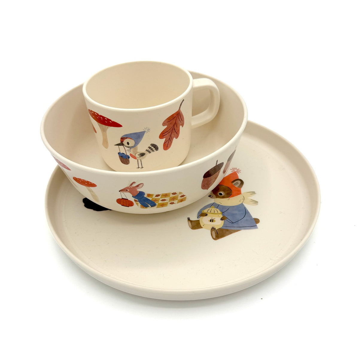 Tasse in der Schüssel auf dem Teller, Serie Waldtiere