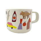 Kindertasse Happy von der Seite mit Ketchupflasche, Dino und Auto