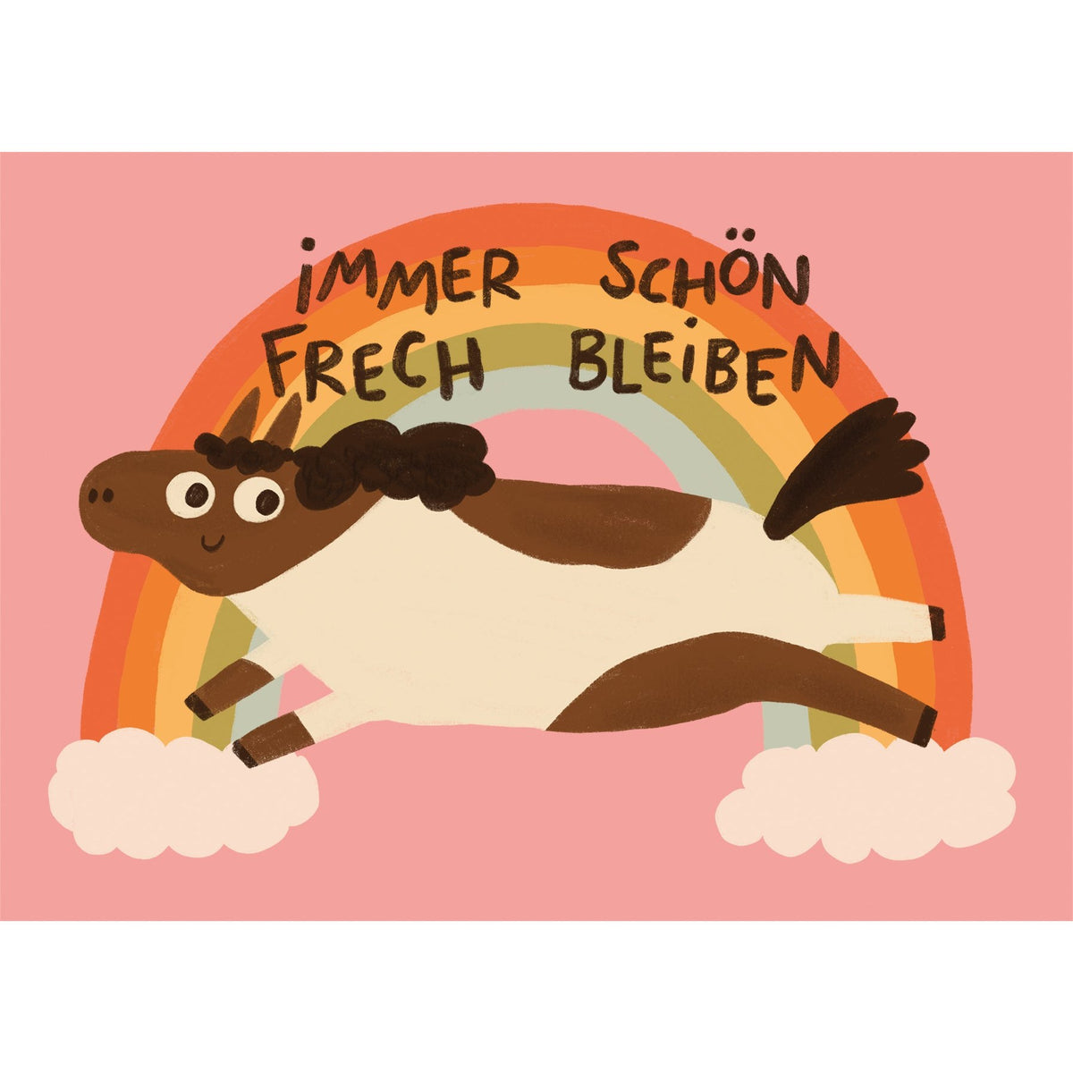 Postkarte mit liegender Kuh vor einem Regenbogen und Schriftzug Immer schön frech bleiben