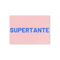 Postkarte mit blauem Schriftzug Supertante auf Rosa