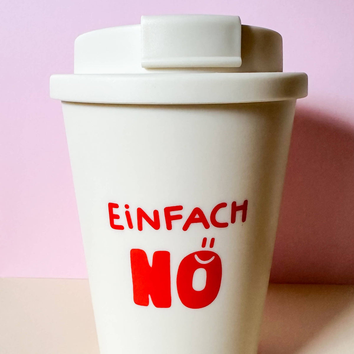 To-go-Becher Einfach Nö mit Deckel vor Rosa