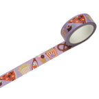 Abgerolltes Washi Tape mit Pizza, Pommes und Brezel auf Lila