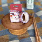 Washi Tape Fastfood auf einem Holzständer neben Essstäbchen